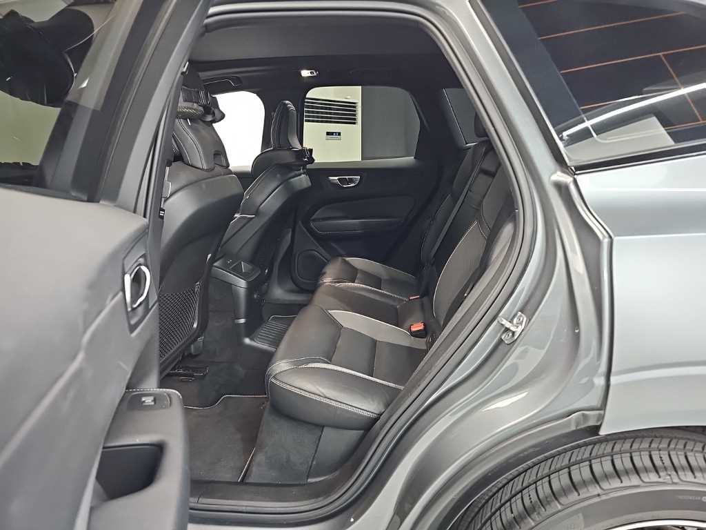Volvo XC60 — photo 12