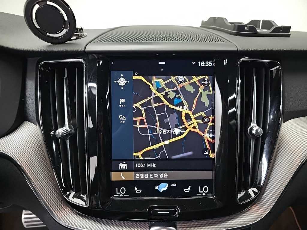 Volvo XC60 — photo 15