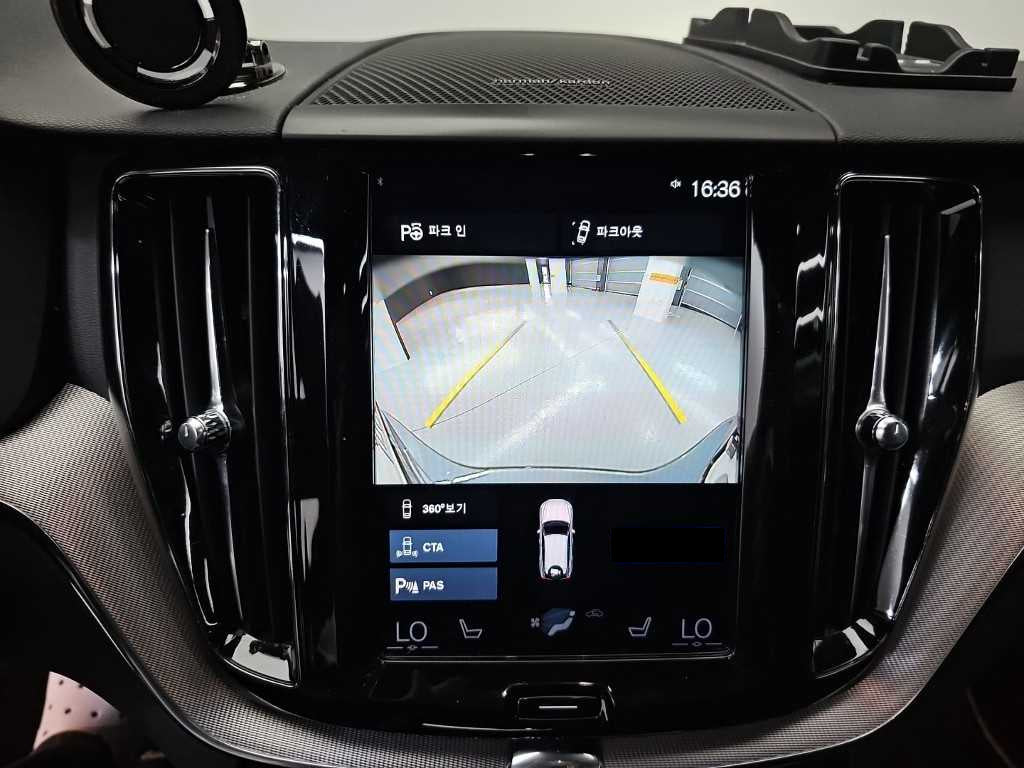 Volvo XC60 — photo 16