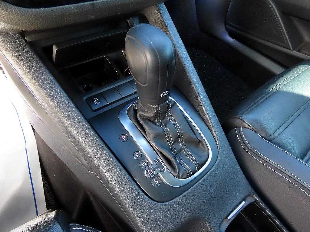 Volkswagen Scirocco — photo 11