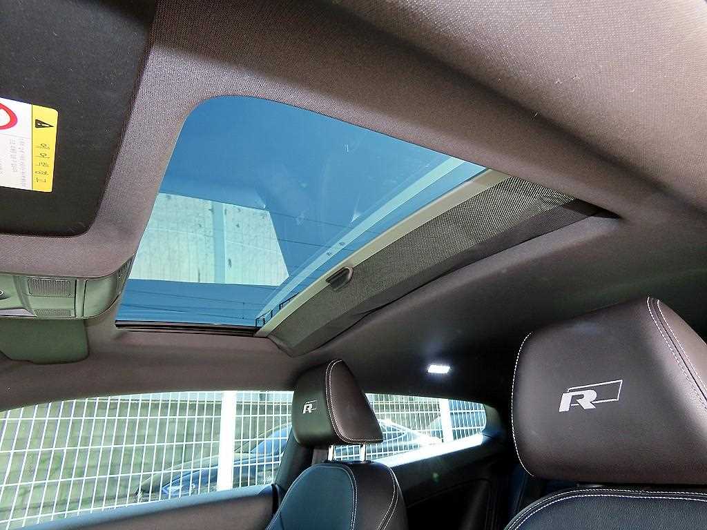 Volkswagen Scirocco — photo 17