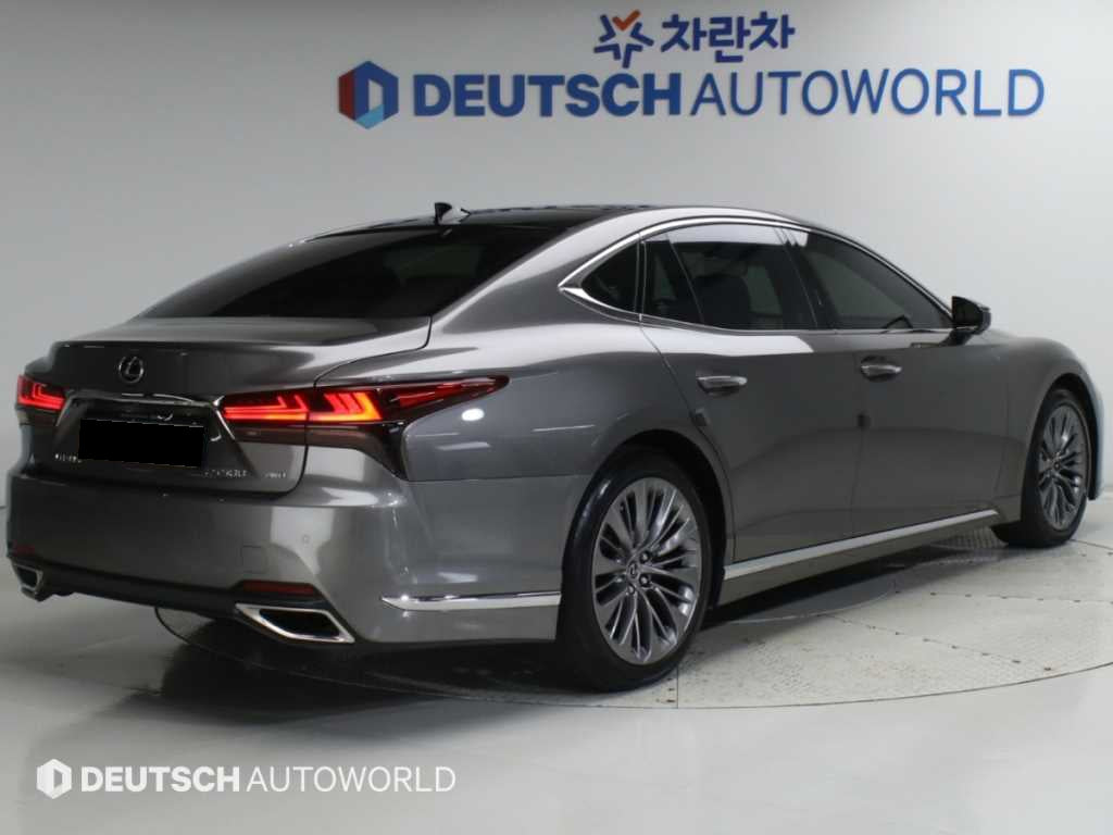 Lexus LS — photo 02