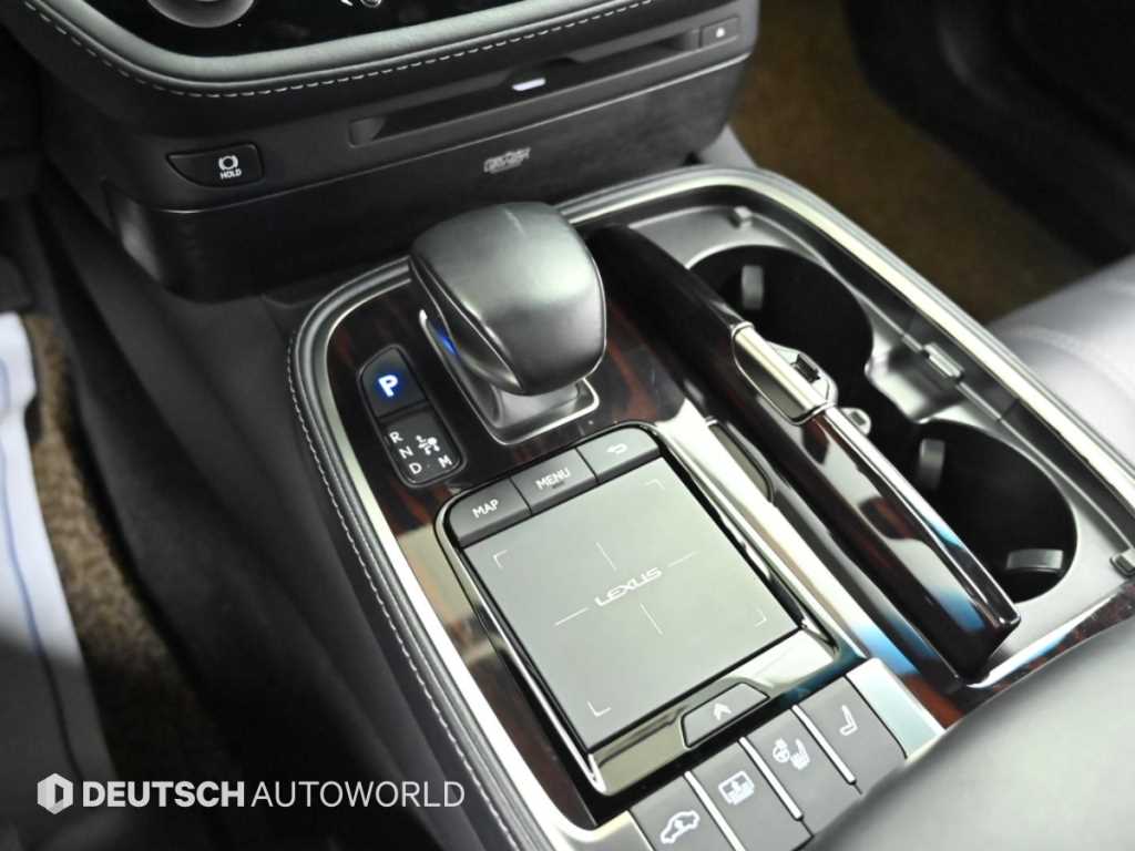 Lexus LS — photo 09