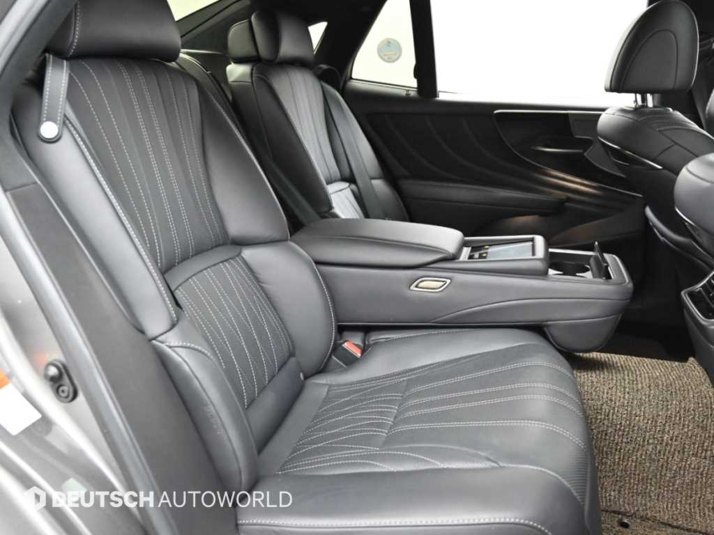 Lexus LS — photo 12