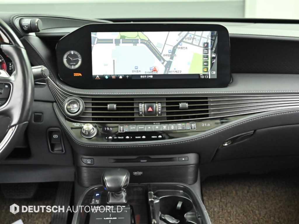 Lexus LS — photo 14