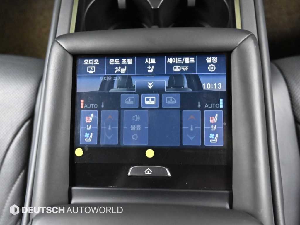 Lexus LS — photo 16
