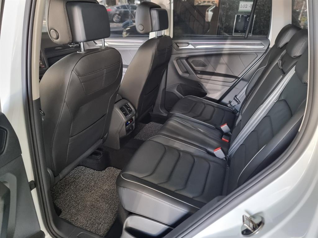 Volkswagen Tiguan — photo 08