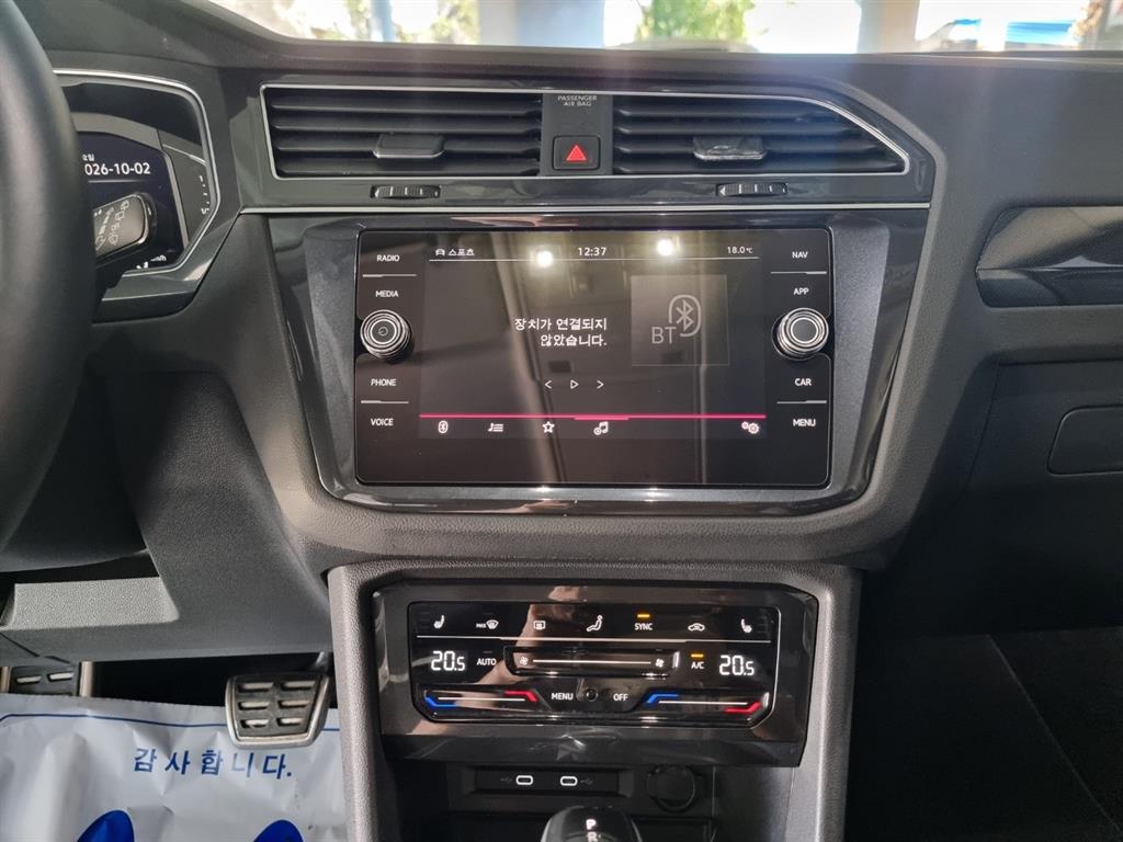 Volkswagen Tiguan — photo 11