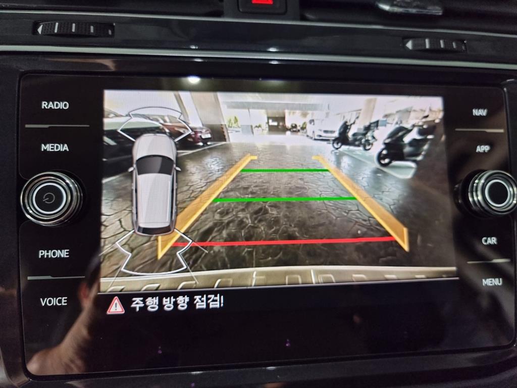 Volkswagen Tiguan — photo 14