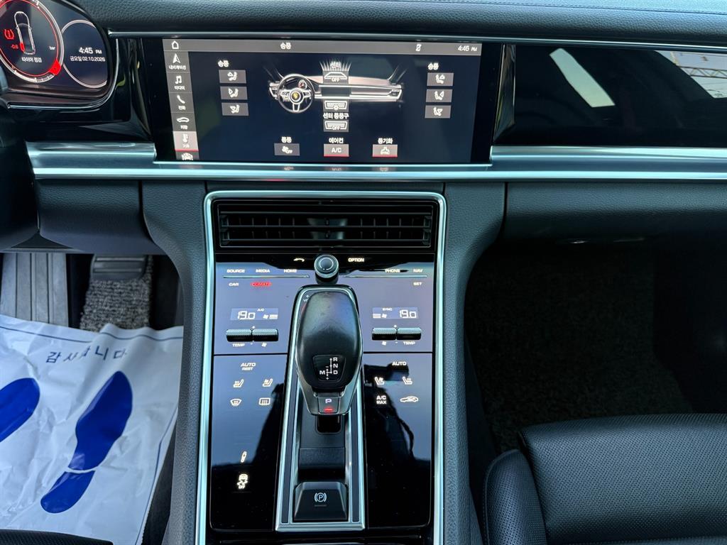 Porsche Panamera — photo 09
