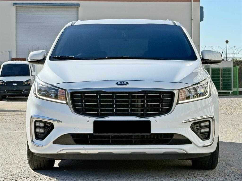 Kia Carnival — photo 01