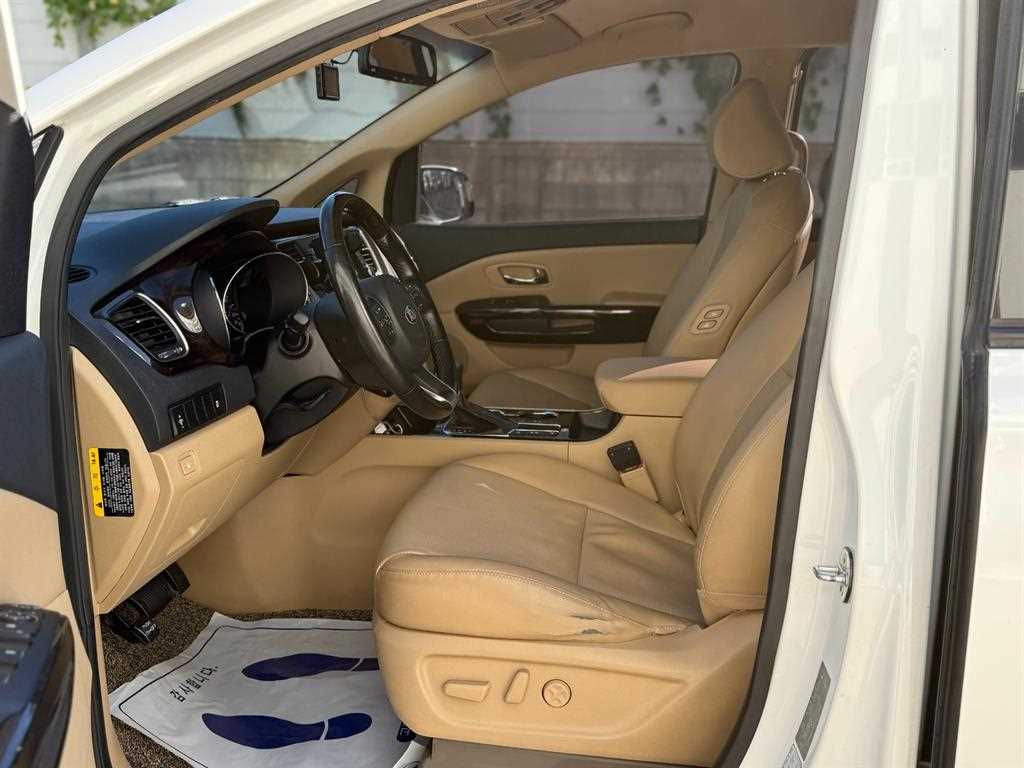 Kia Carnival — photo 05
