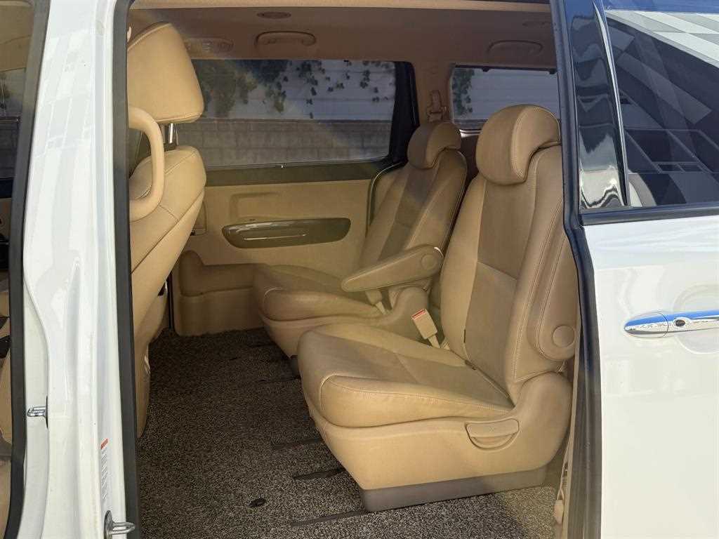 Kia Carnival — photo 06