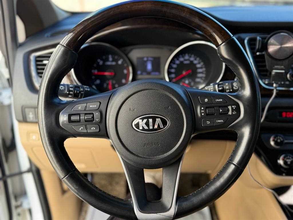 Kia Carnival — photo 09