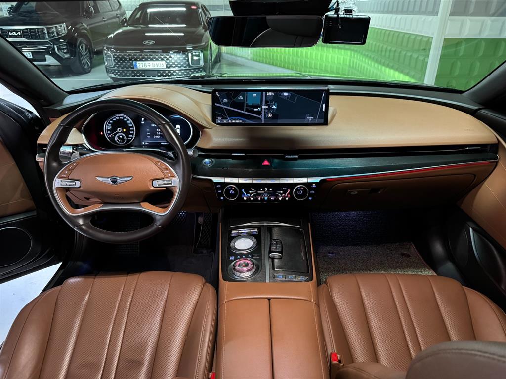 Genesis G80 — photo 08