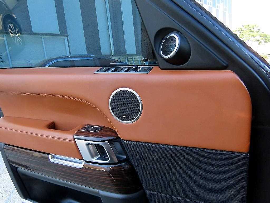 Land Rover Range Rover — photo 11