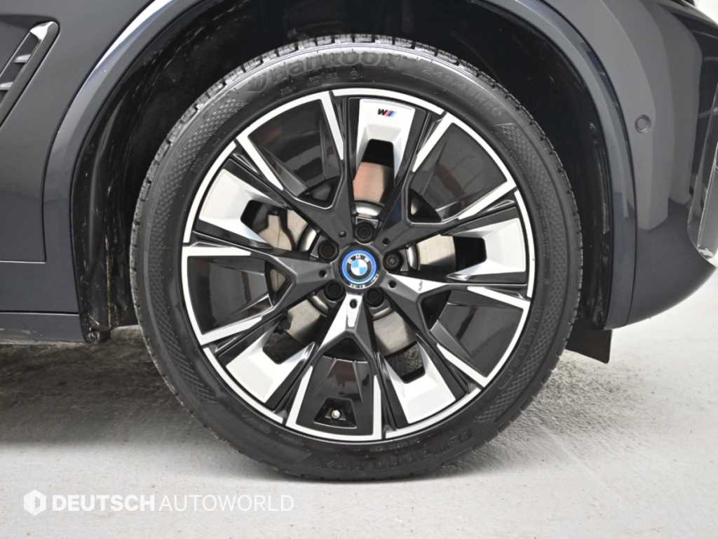 BMW iX3 — photo 05