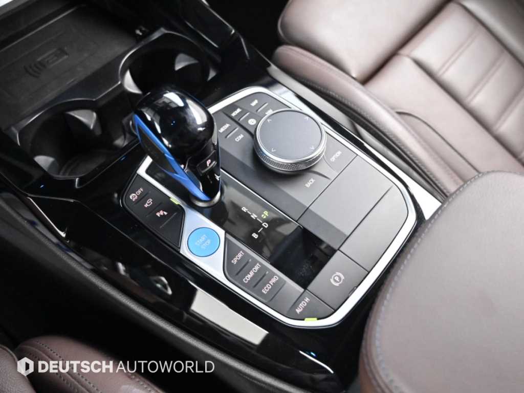 BMW iX3 — photo 09