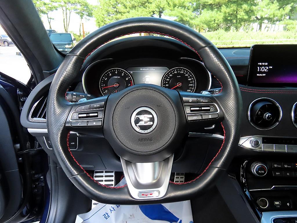 Kia Stinger — photo 08