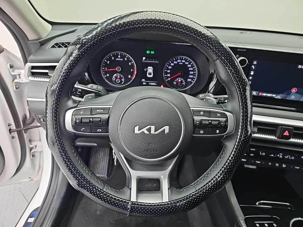 Kia K5 — photo 09