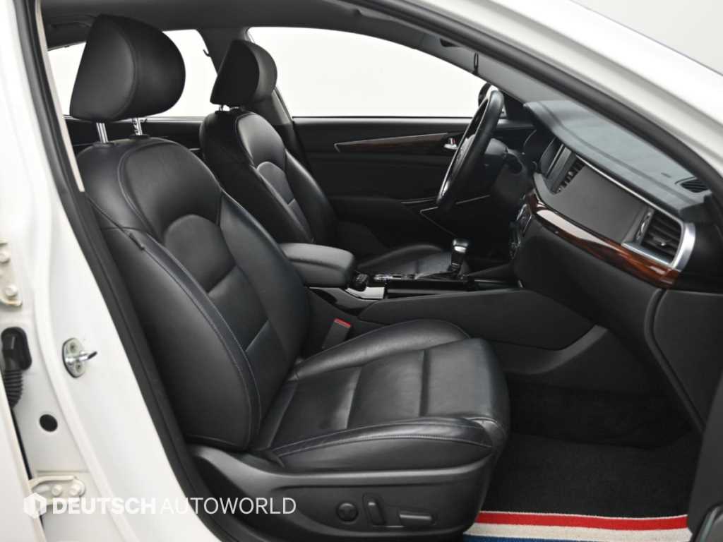 Kia K7 — photo 11