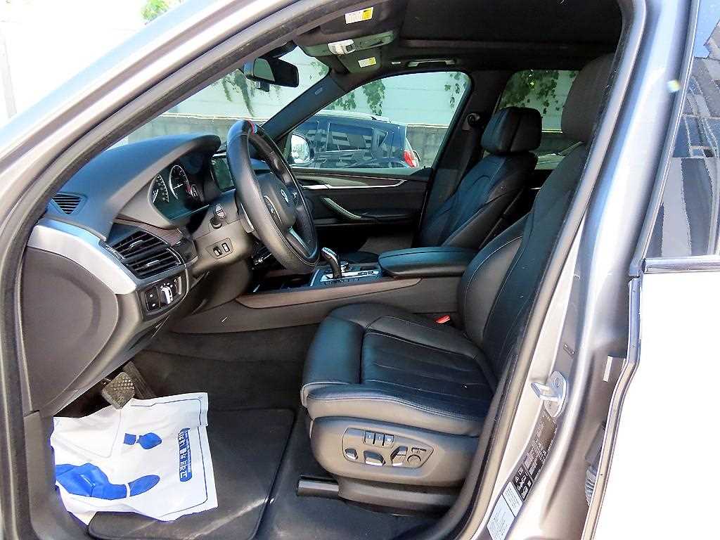 BMW X5 — photo 05