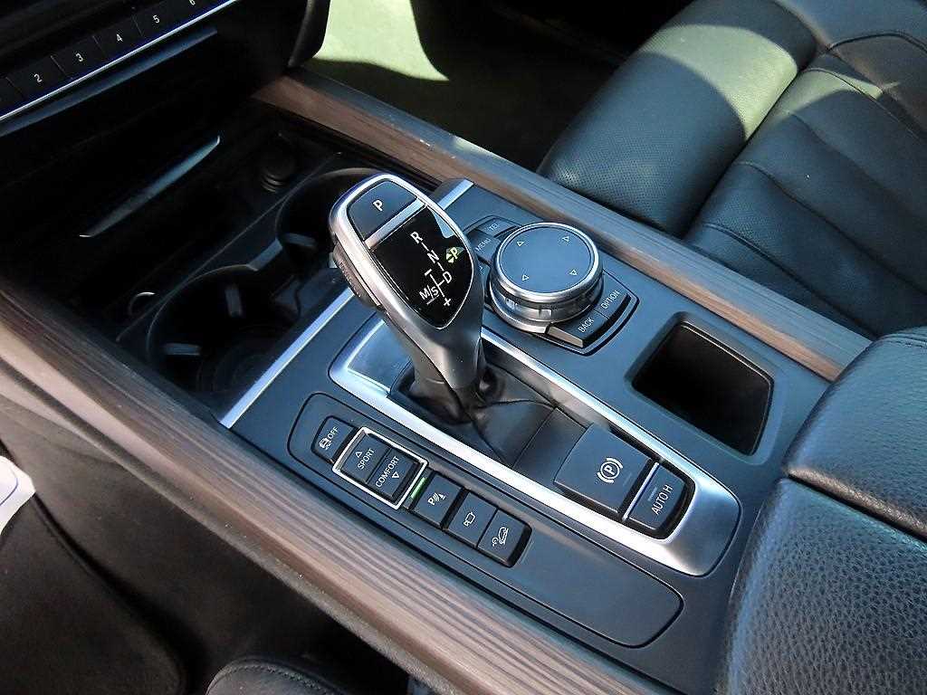 BMW X5 — photo 11