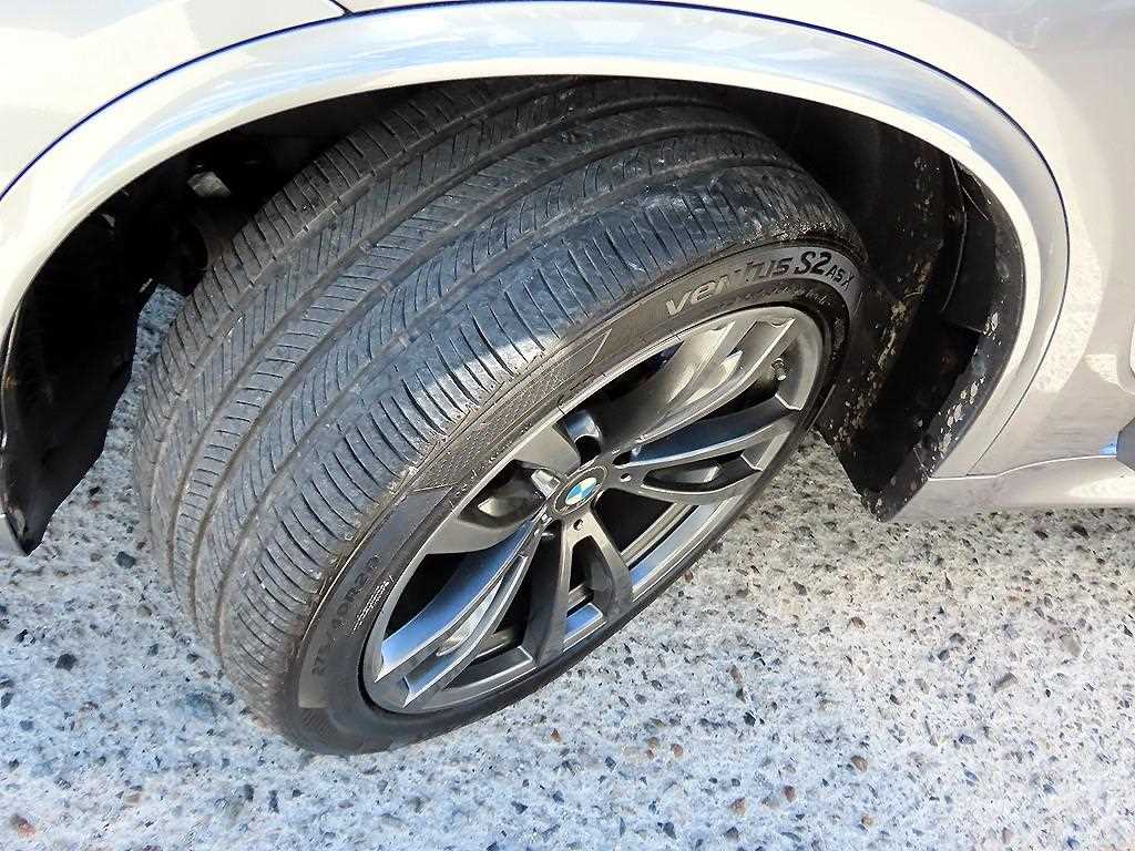 BMW X5 — photo 20