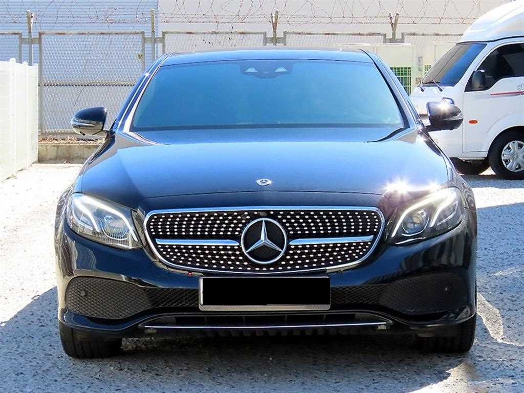 Mercedes-Benz E-Class — photo 01
