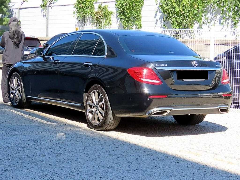 Mercedes-Benz E-Class — photo 03