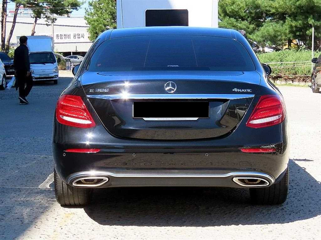 Mercedes-Benz E-Class — photo 04