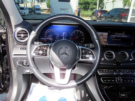 Mercedes-Benz E-Class — photo 08
