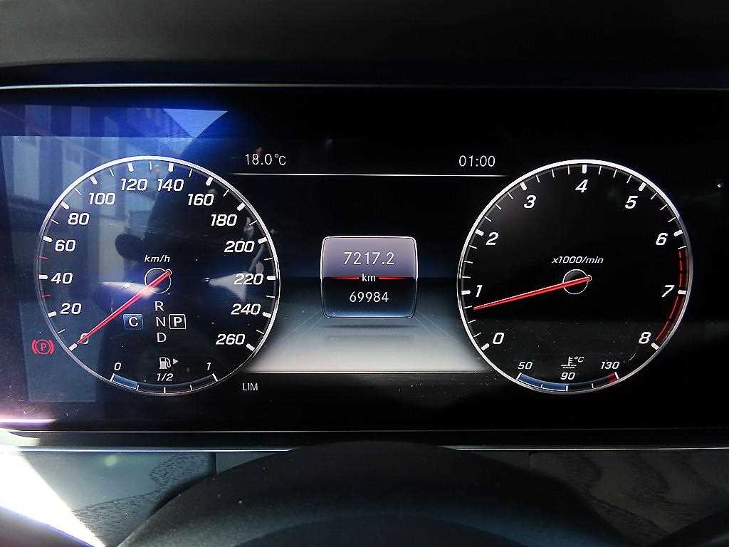 Mercedes-Benz E-Class — photo 09
