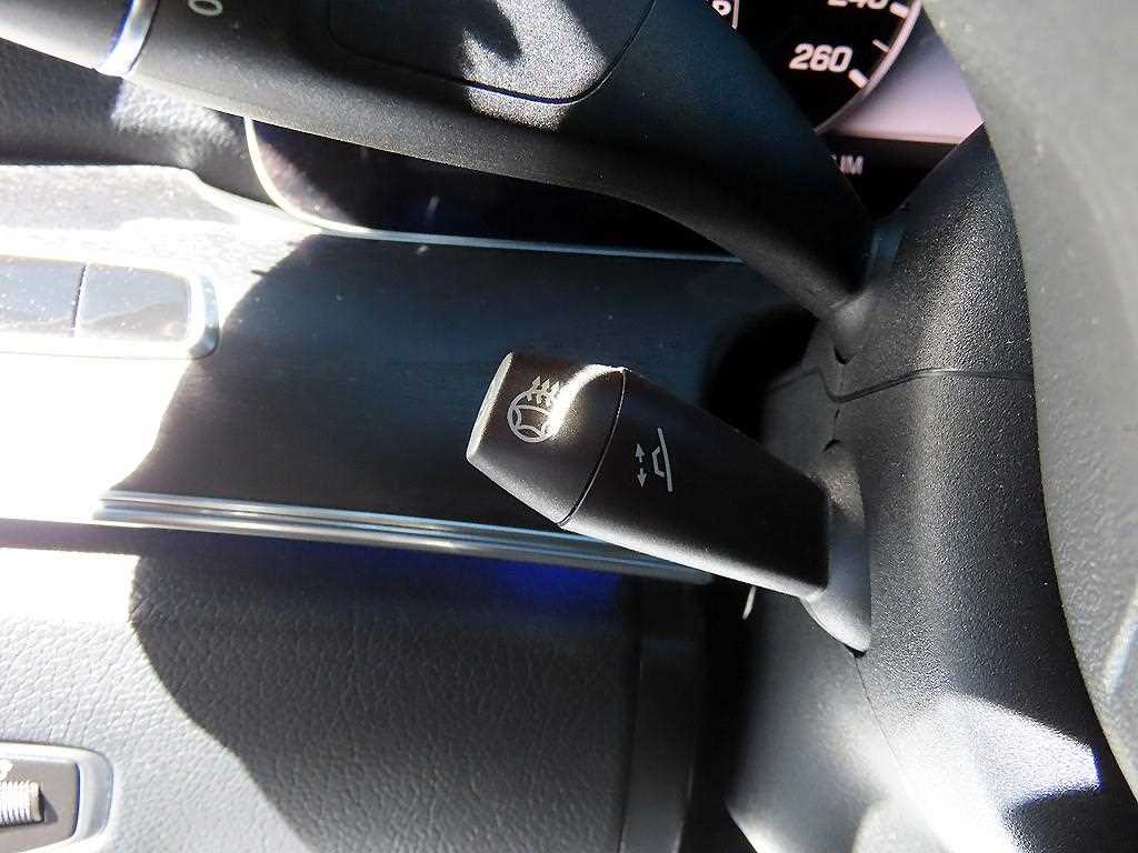 Mercedes-Benz E-Class — photo 12