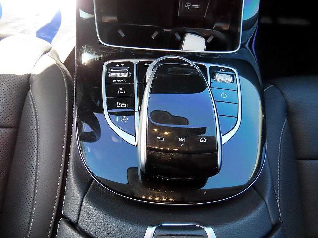 Mercedes-Benz E-Class — photo 13