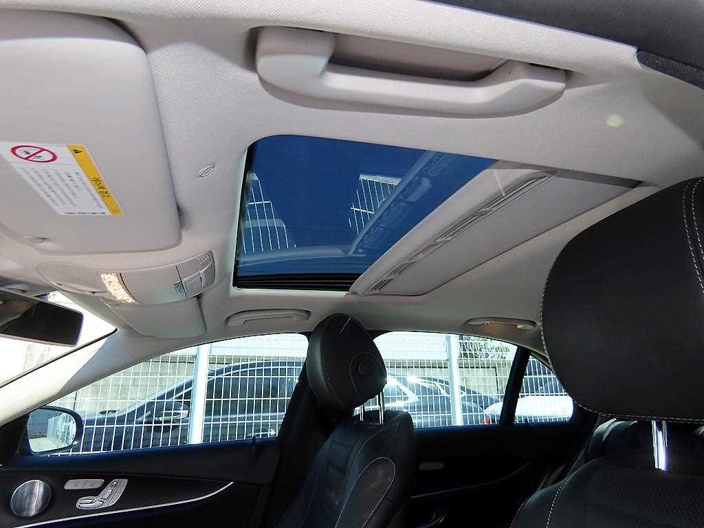 Mercedes-Benz E-Class — photo 16