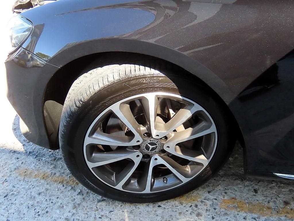 Mercedes-Benz E-Class — photo 20