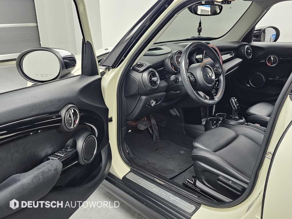 Mini Cooper — photo 11