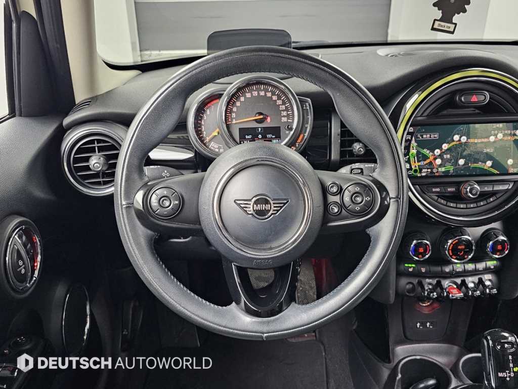 Mini Cooper — photo 13
