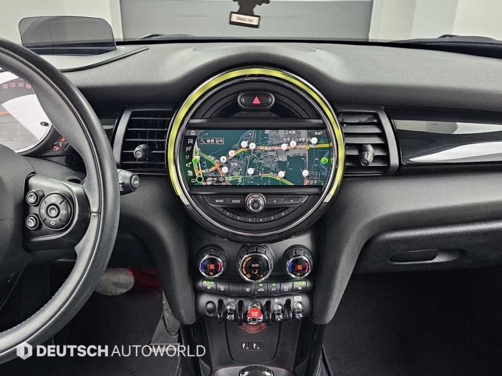 Mini Cooper — photo 14