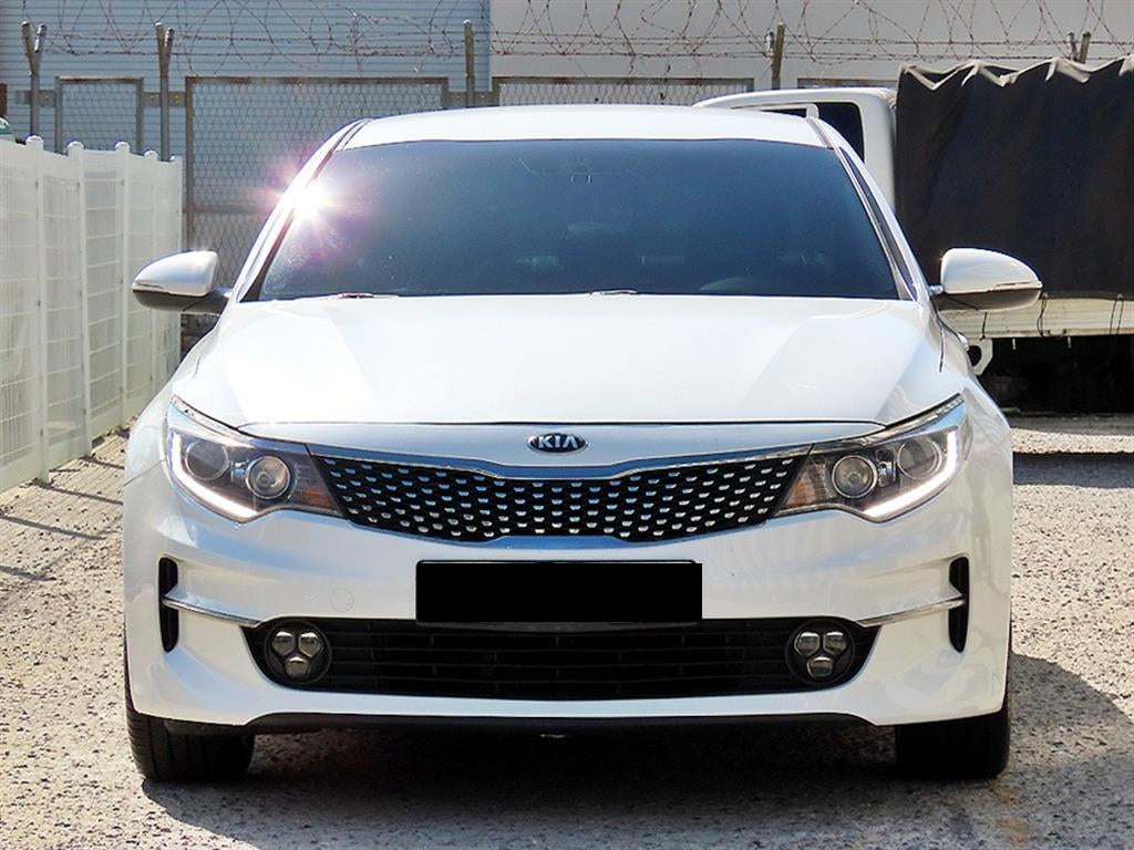 Kia K5 — photo 01