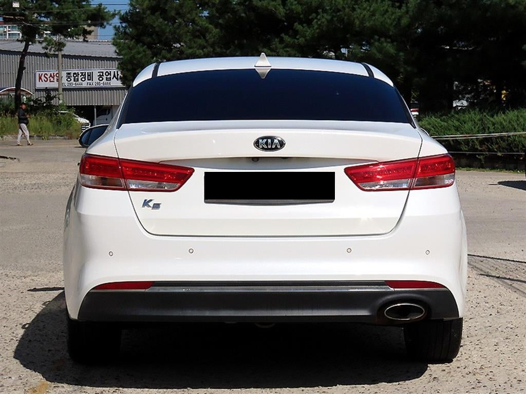 Kia K5 — photo 04