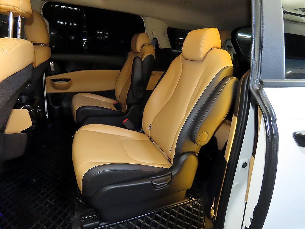 Kia Carnival — photo 07