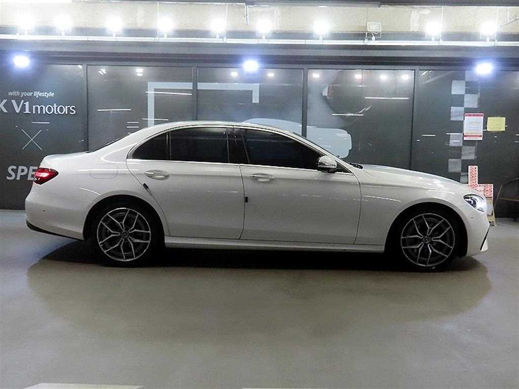 Mercedes-Benz E-Class — photo 03