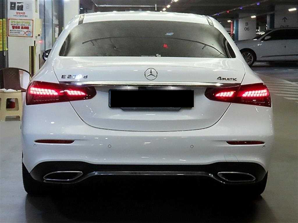 Mercedes-Benz E-Class — photo 05