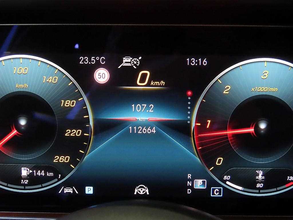 Mercedes-Benz E-Class — photo 09