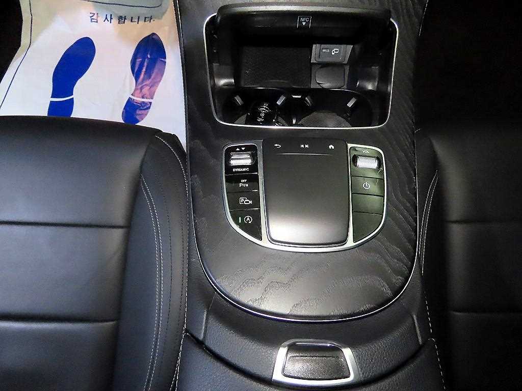 Mercedes-Benz E-Class — photo 12