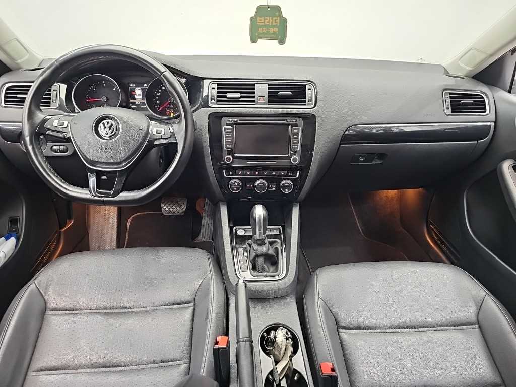Volkswagen Jetta — photo 07