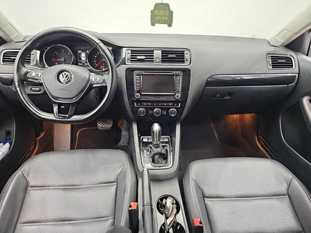 Volkswagen Jetta — photo 07