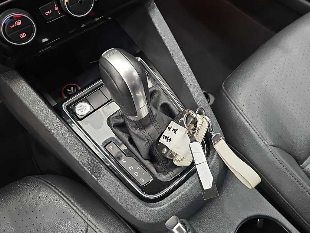 Volkswagen Jetta — photo 08